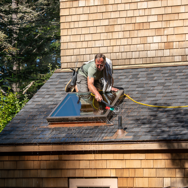 cleaning the roof window